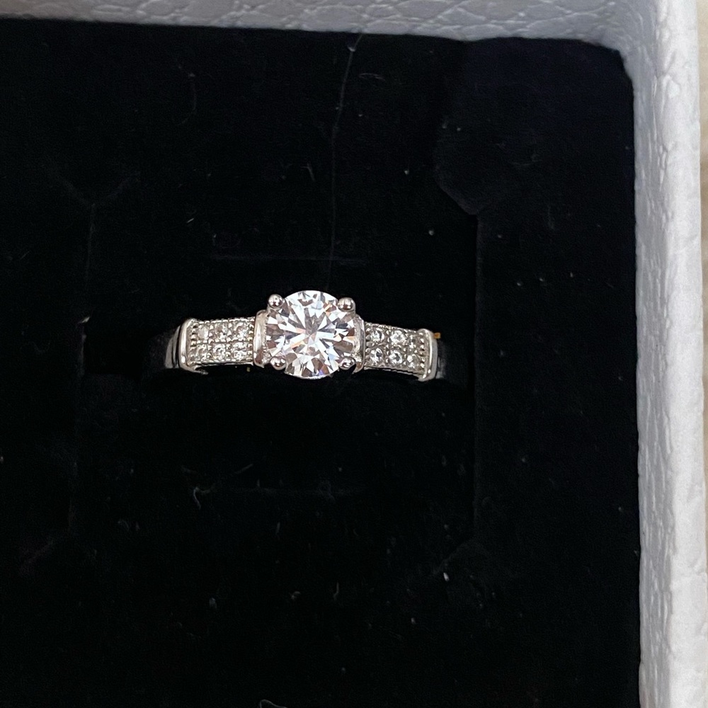 NEW Cubic Zirconia Ring, size 8